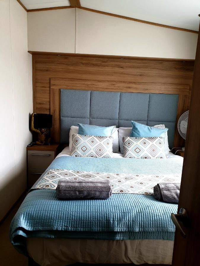 Luxury Tattersall Lakes Hot Tub Staycation 6 Berth Luxury Caravan Tattershall Exterior foto