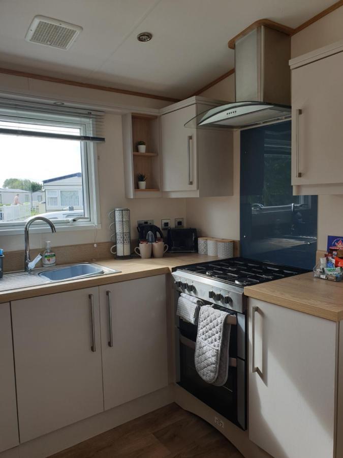 Luxury Tattersall Lakes Hot Tub Staycation 6 Berth Luxury Caravan Tattershall Exterior foto